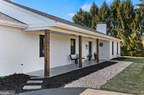 2146 Stonecrest Dr, Lancaster PA  17601-5437 exterior