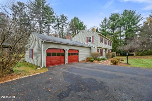 31 Pinecrest Dr, Lenox, MA 01240-2227