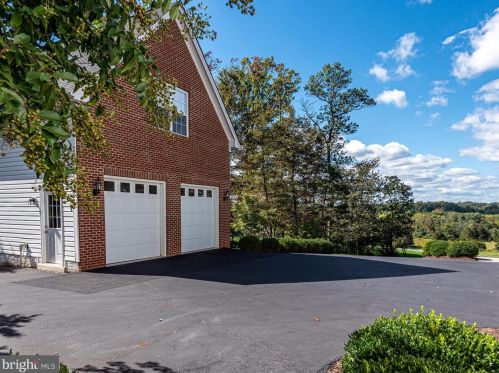 20500 Stone Fox Ct, Leesburg VA 20175-7223 exterior