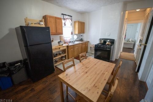 44 Chadwick Ave, Newark NJ 07108-1529 exterior