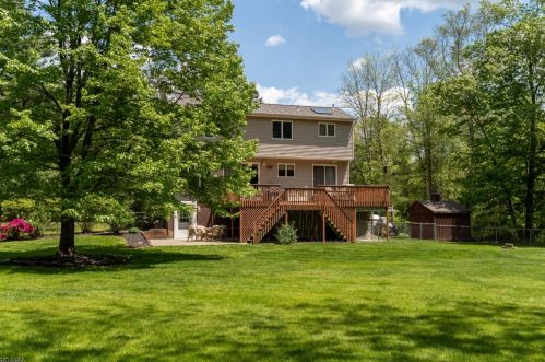 284 Wooley Rd, West Milford Lakes NJ  07480-1006 exterior