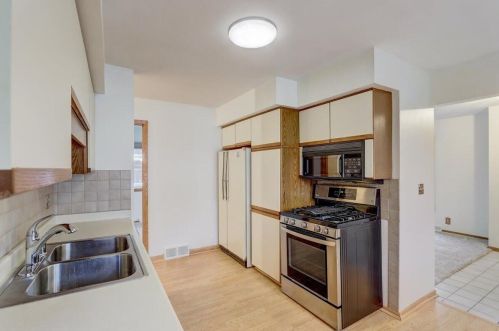 3854 94, Milwaukee WI 53222-2512 exterior