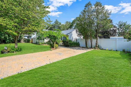 58 Maple St, Central Islip NY  11722-3105 exterior