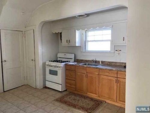 86 Malcolm Ave, Outwater NJ  07026-1218 exterior
