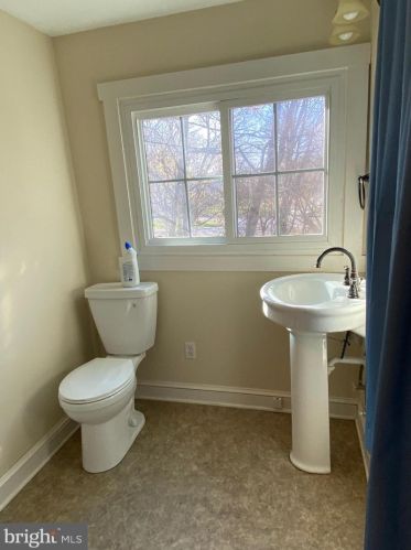 521 Washington St, Charles Town WV  25414-1735 exterior