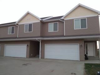 1303 37th Ave, Minot ND  58701-6216 exterior