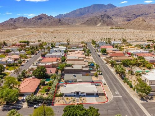 77445 Calle Potrero, La Quinta CA  92253-3702 exterior