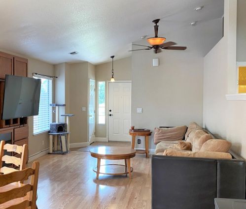 5539 Greenoaks Dr, Riverbank CA  95367-3844 exterior