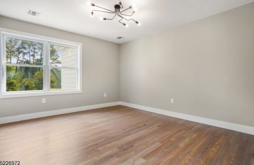 6 Warwick Cir, Springfield NJ  07081-2244 exterior