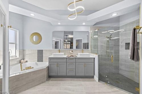 201 4th Pl, Cape Coral FL  33990-1042 exterior