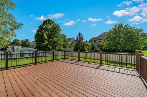 20 Lockerbie Dr, Valpo IN  46385-9287 exterior