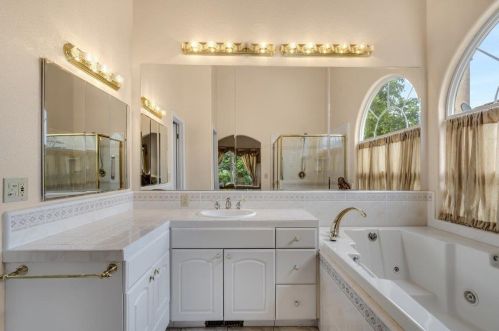 860 Valley Oak Dr, Hollister CA  95023-9155 exterior