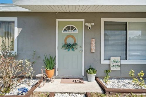 955 Schumann Dr, Sebastian FL  32958-5331 exterior