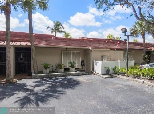 8288 Dundee Ter, Hialeah FL  33016-1405 exterior