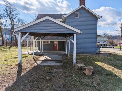 211 Wine St, South Connellsville, PA 15425-4958