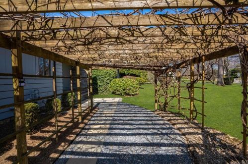 46 Lincoln Rd, Scarsdale NY  10583-7246 exterior