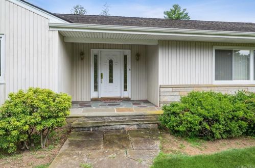 186 Nanny Hagen Rd, Thornwood NY  10594-2106 exterior