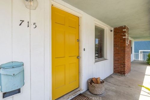715 Avenue D, Redondo Beach, CA 90277-4925