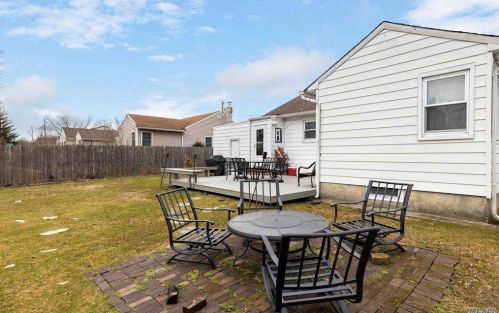 32 Leibrock Ave, North Lindenhurst NY 11757-1825 exterior