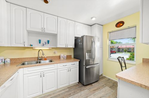 147 Lake Anne Dr, West Palm Beach, FL 33411-2140