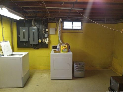 76 Treat Ave, Stamford CT  06906-1941 exterior