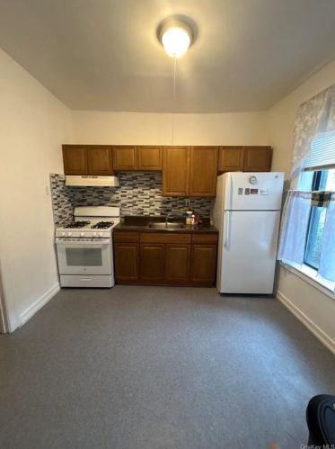 2120 Mapes Ave, Bronx, NY 10460-1209