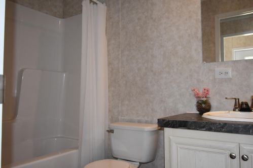 2 Friendship Dr, Salem NH  03079-3016 exterior