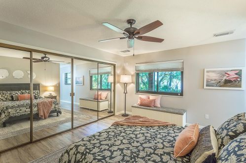 211 Bayshore Dr, Saint George Island FL  32328-3365 exterior