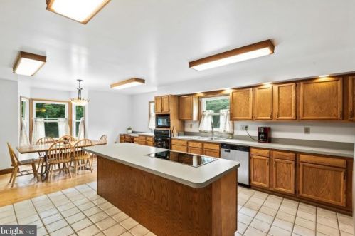 3989 Stratford Hall Rd, Montross VA  22520-3322 exterior