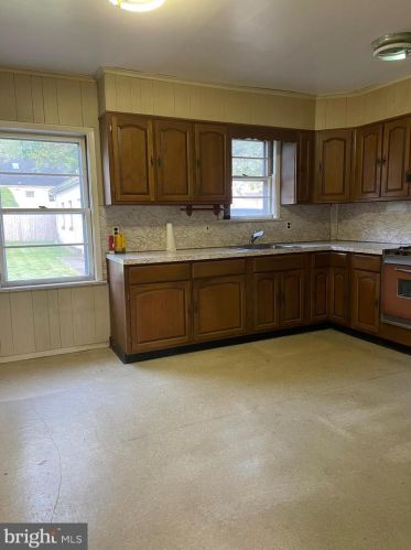 227 Fitzwatertown Rd, Willow Grove, PA 19090-2303