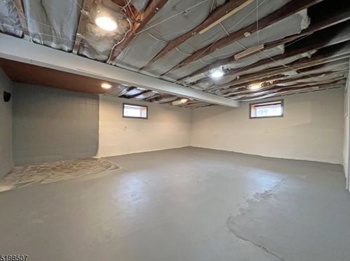 306 Brown Trl, Hopatcong NJ  07843-1107 exterior