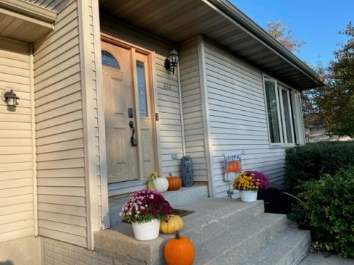 617 Outlook Dr, Twin Lakes, WI 53181-9241