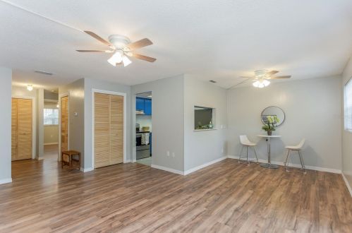 6050 1st Ave, Saint Petersburg, FL 33707-1636