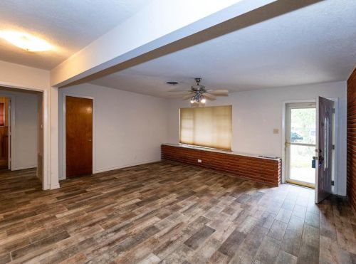 8107 Woodacres Dr, Hitchcock, TX 77563-1511