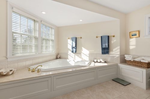 230 Skyline Dr, Chatham MA  02633-1720 exterior