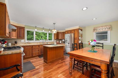 434 Quidnessett Rd, North Kingstown RI  02852-1500 exterior