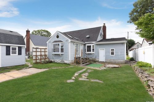601 8th Ave, New Hyde Park NY  11040-5405 exterior