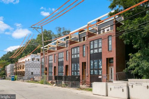 242 Fountain St, Philadelphia, PA 19128-4508