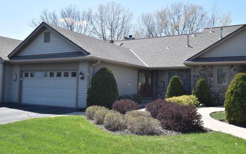 499 Sunset Trl, Chenequa, WI 53029-2444