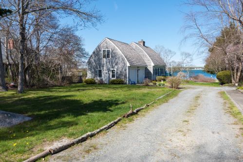 12 Taunton Ave, Marion MA  02738-1819 exterior