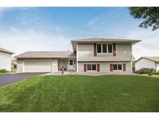 700 Sierra Trl, Chanhassen, MN 55317-9011