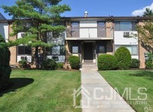 1338 Cricket Ln, Woodbridge NJ  07095-4404 exterior