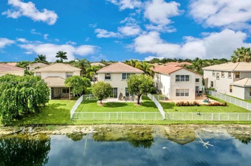 16392 29th St, Hollywood FL  33027-5221 exterior