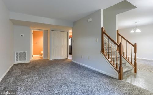 512 Woodthrush Ct, Harrisburg PA  17110-4024 exterior