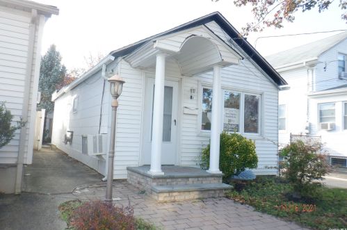 118 Barwick St, Floral Park NY  11001-1313 exterior