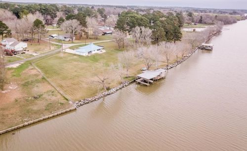 201 Sunset Dr, Chita, TX 75862-7015