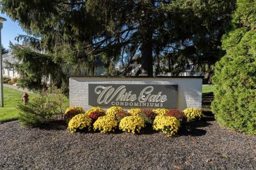 5 White Gate Dr, New Hamburg, NY 12590-5056