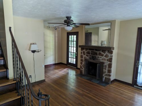 319 Long Rd, Pittsburgh, PA 15235-3148