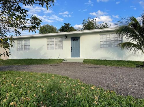 961 2nd St, Belle Glade FL  33430-2023 exterior