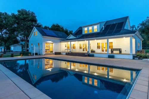 10555 Watsonville Rd, Gilroy CA  95020-9433 exterior